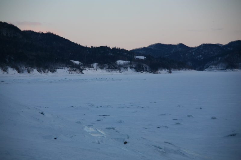 凍結した糠平湖