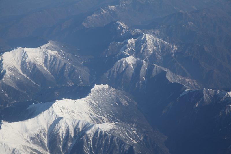 空から見たアルプスの山々