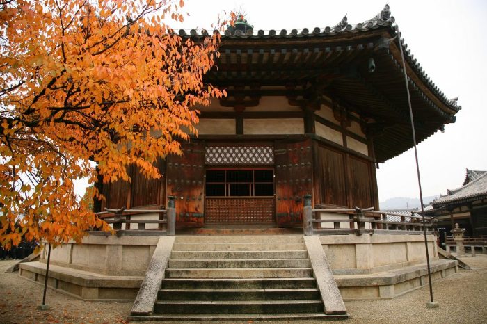 秋の法隆寺