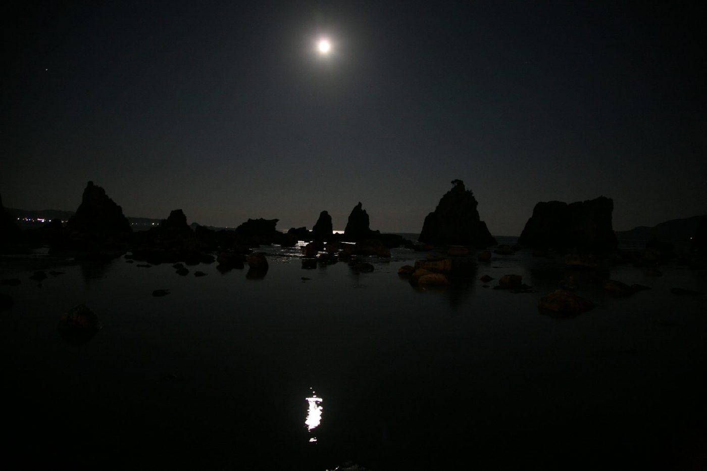 日本の夜 橋杭岩