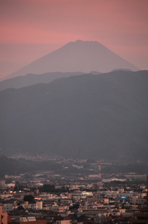 甲府・舞鶴城から望む富士山