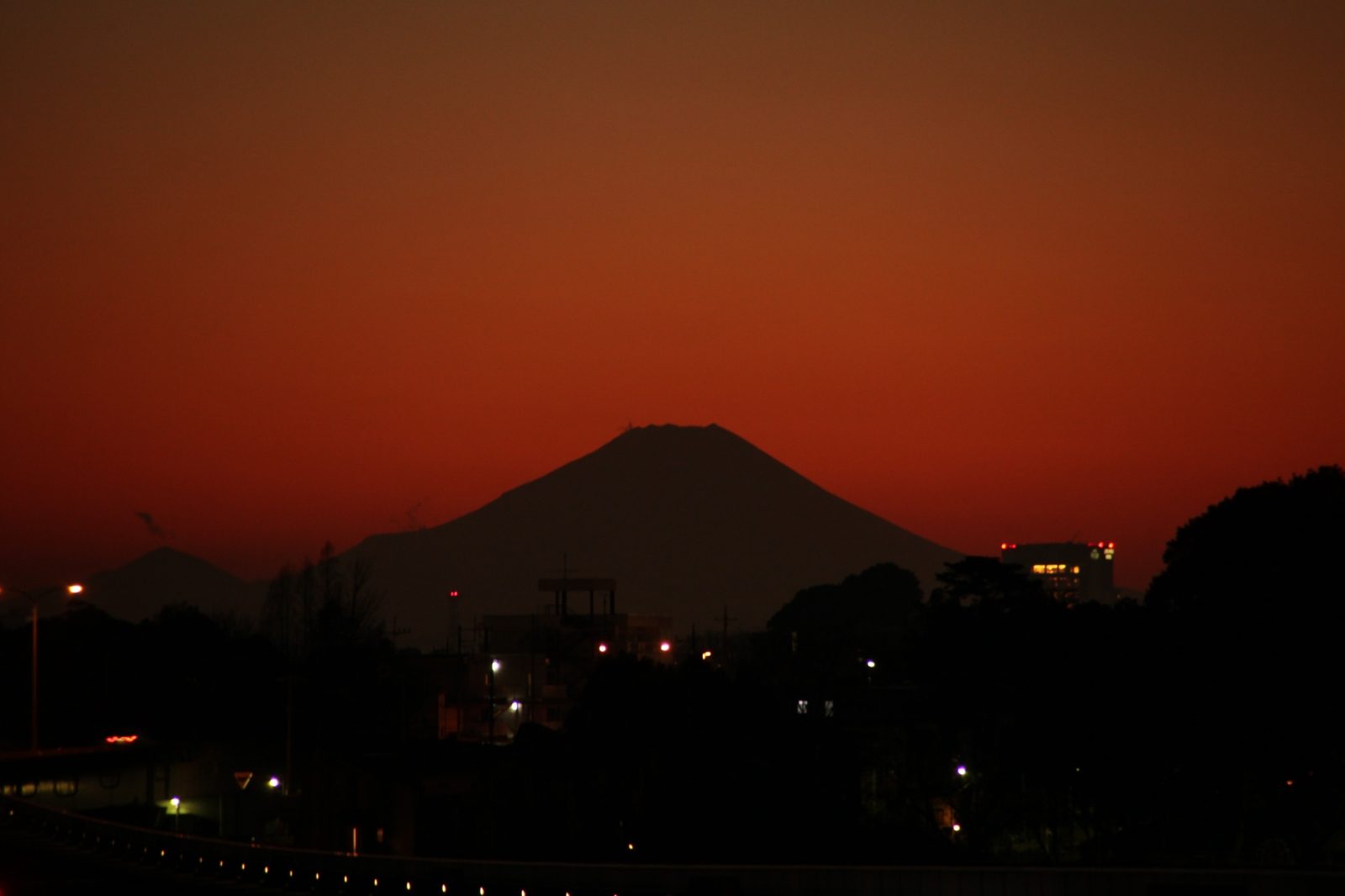 見沼田圃付近から見る富士山
