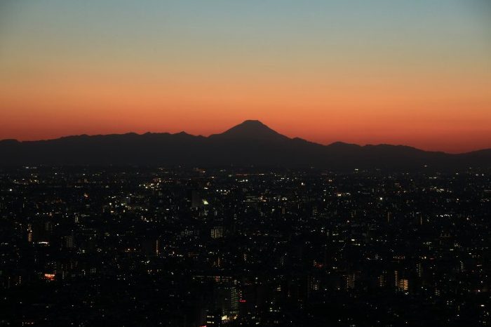 サンシャイン60展望台から見る富士山