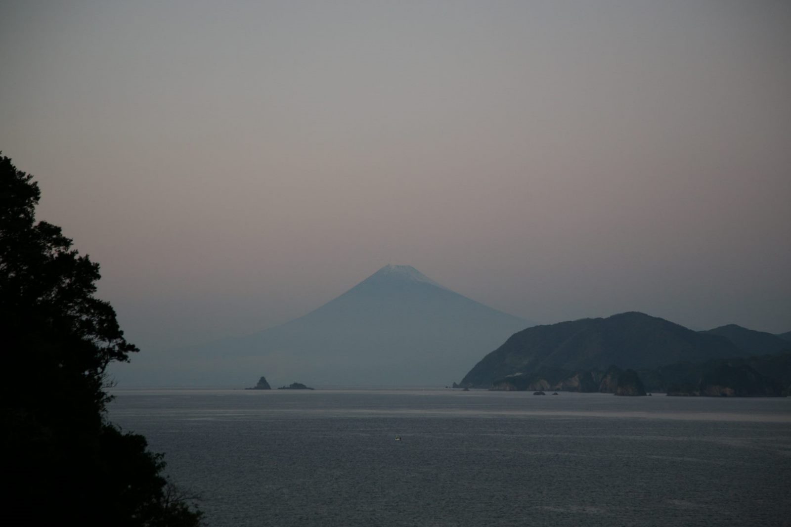 伊豆半島から見る富士山