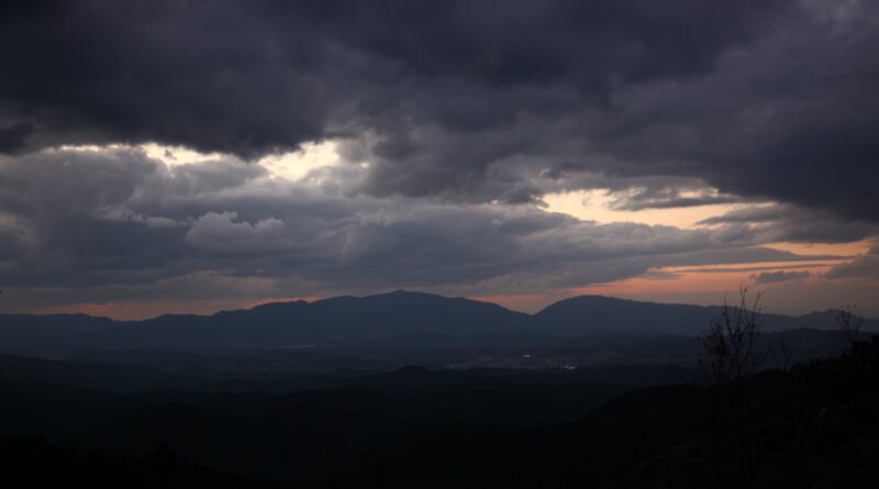 日本の夕方の風景「奈良　吉野」