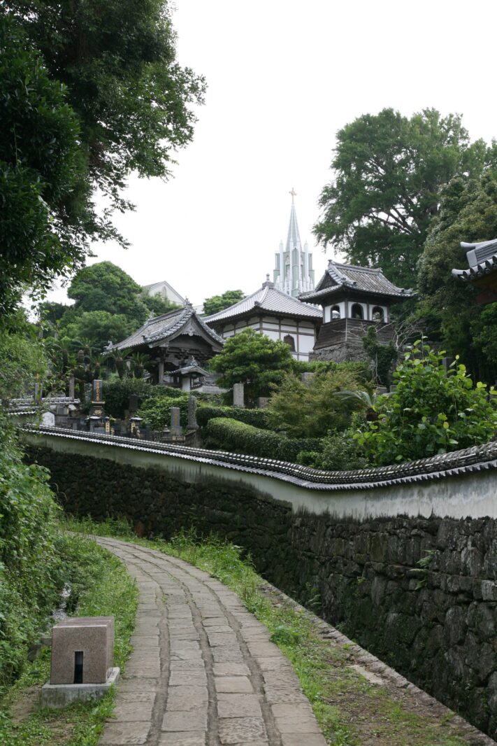 平戸　寺院と教会が見える風景