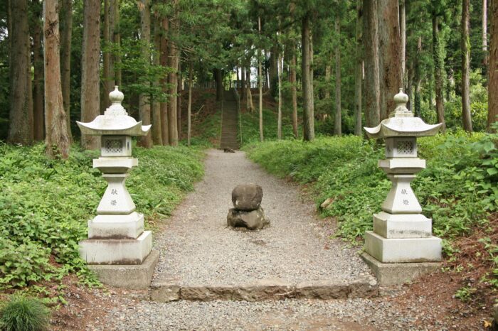 山宮浅間神社　参道と鉾立石