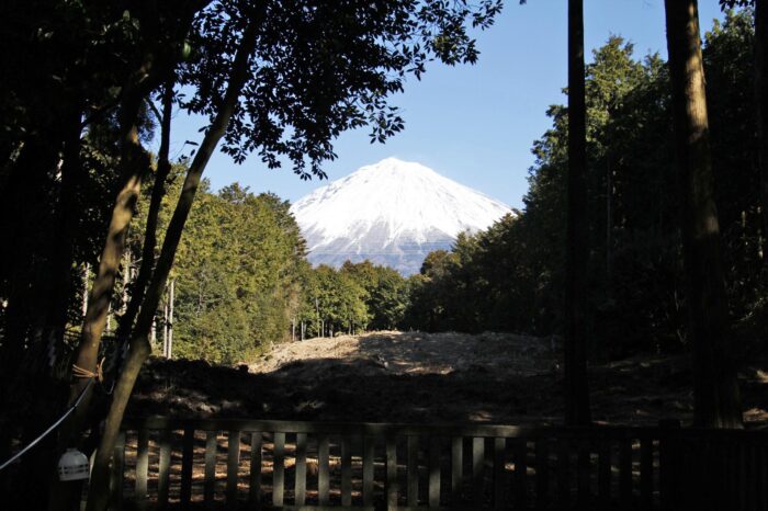 山宮浅間神社の遥拝所から見る冬の富士山