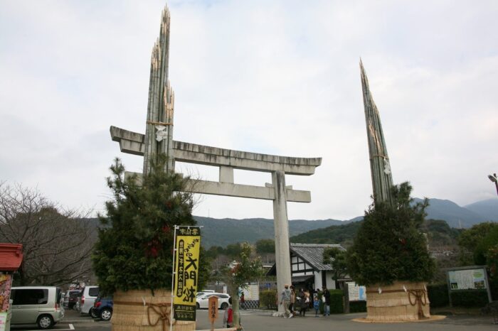 橘神社の大門松