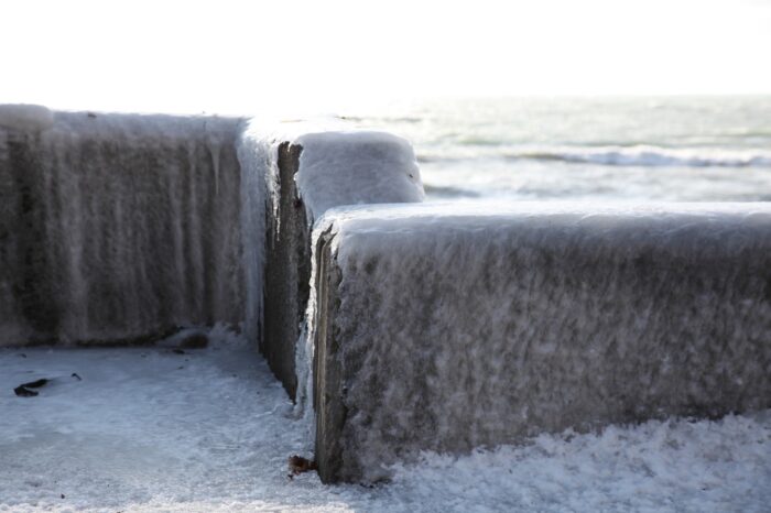 氷の防波堤