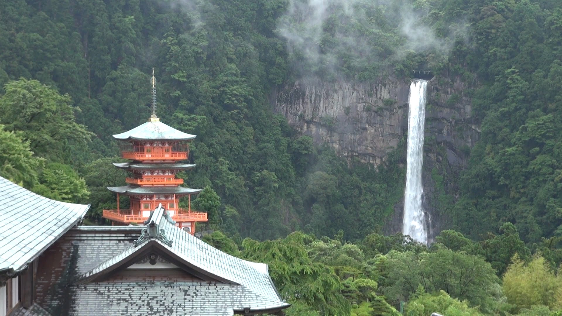 梅雨時の那智の滝 Japan Web Magazine