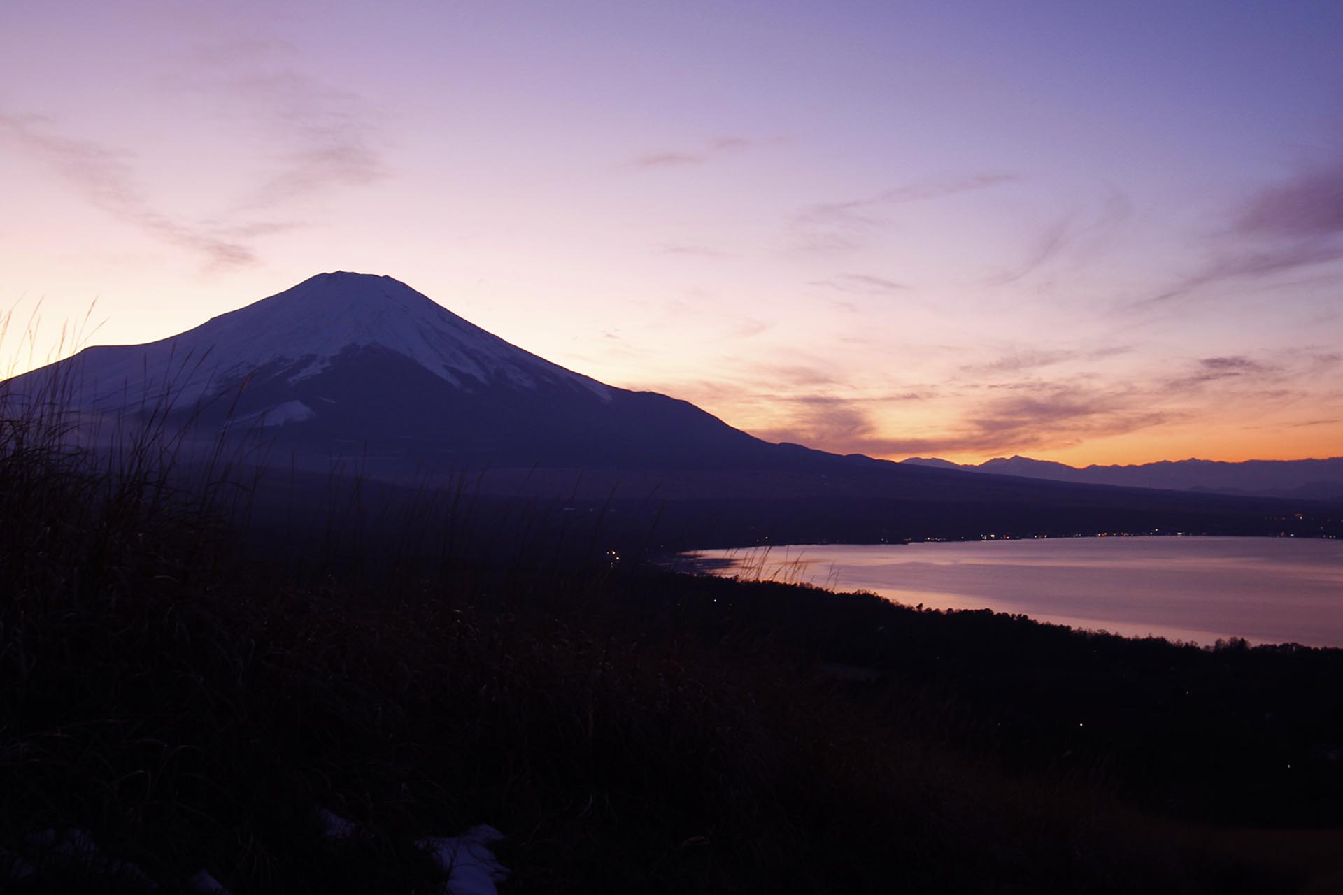 山中湖と富士山の絶景 真冬の富士山と山中湖の美しい風景 Japan Web Magazine