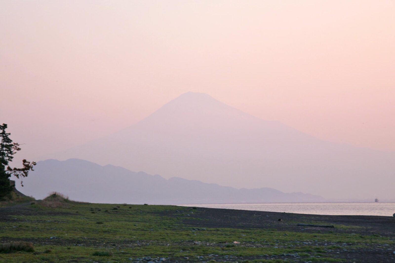 春の朝の富士山