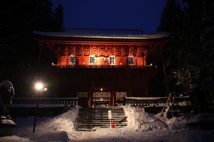 雪の夜の岩木山神社