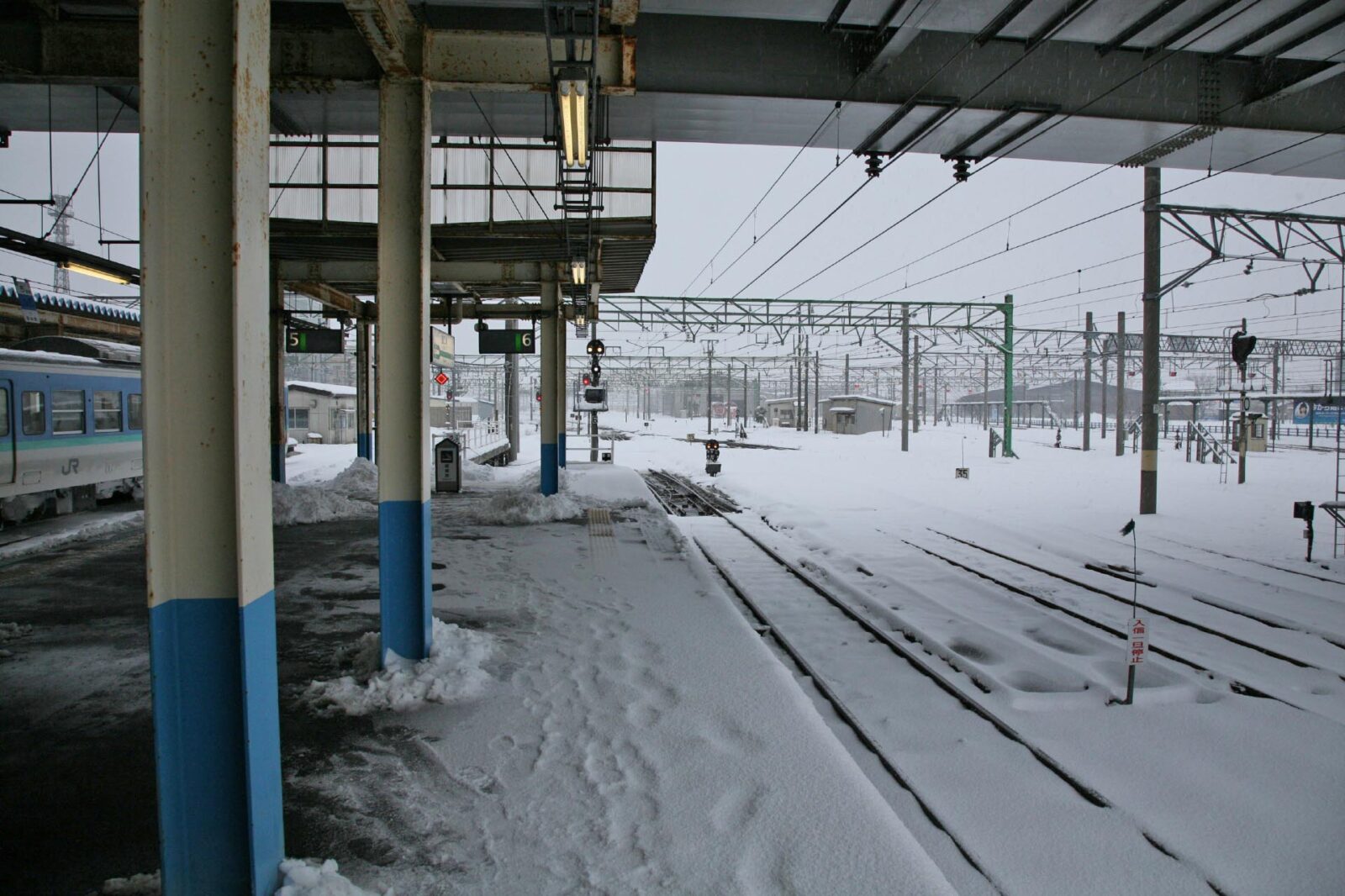 雪の直江津駅　新潟