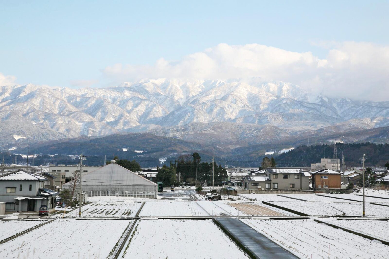 JR北陸本線（現・あいの風とやま鉄道）から見る冬の富山平野と立山連峰の風景　富山
