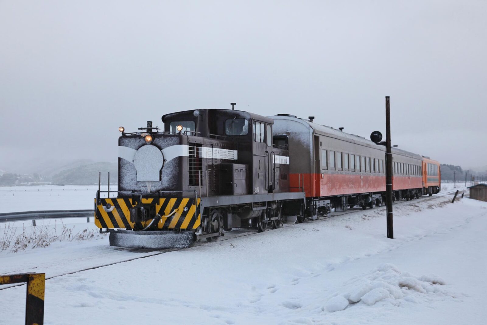 雪の中のストーブ列車　青森