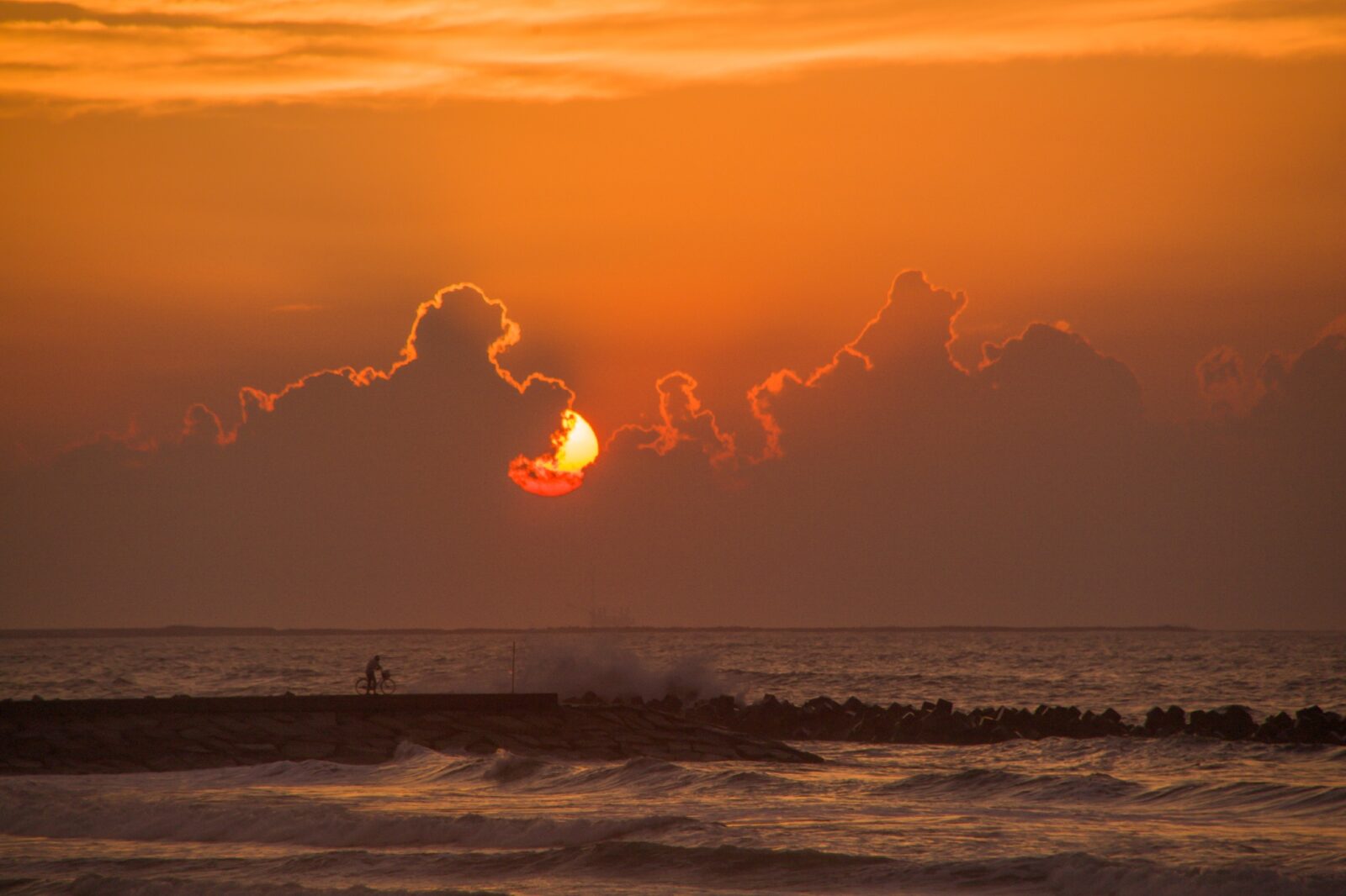 九十九里浜の日の出の風景