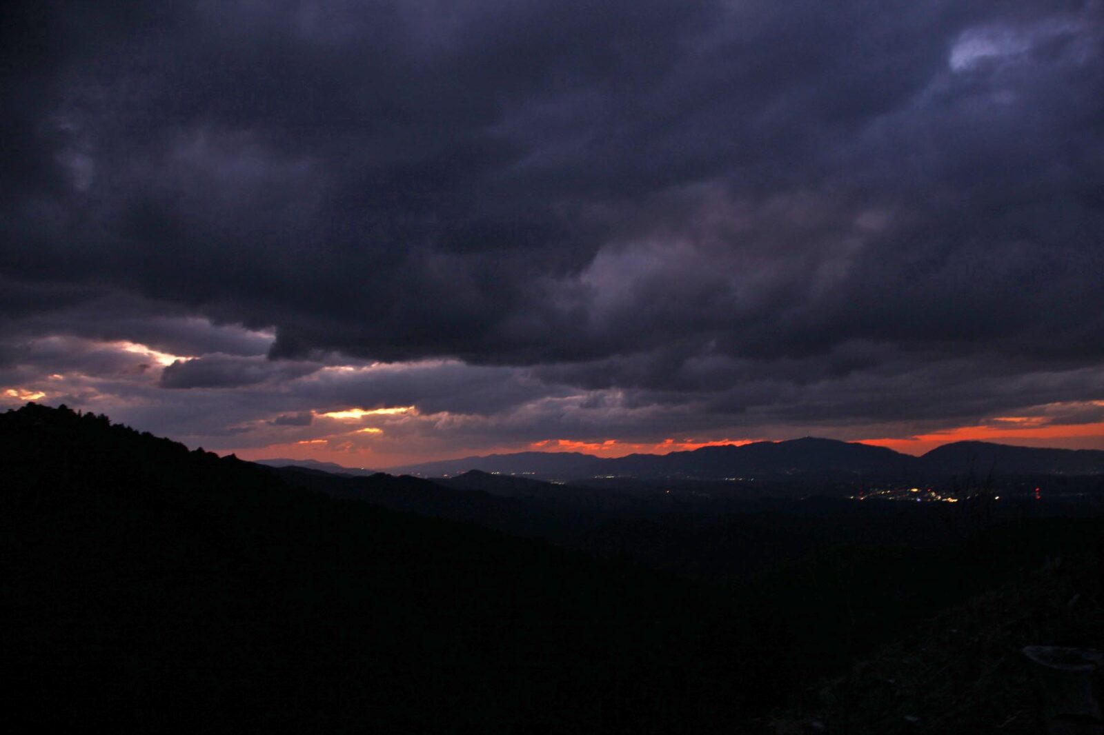 日暮れ時の美しい風景　奈良　吉野