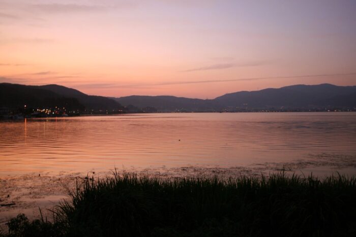 諏訪湖の夕暮れ　長野