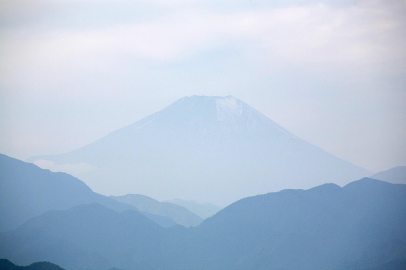 高尾山山頂から見る富士山