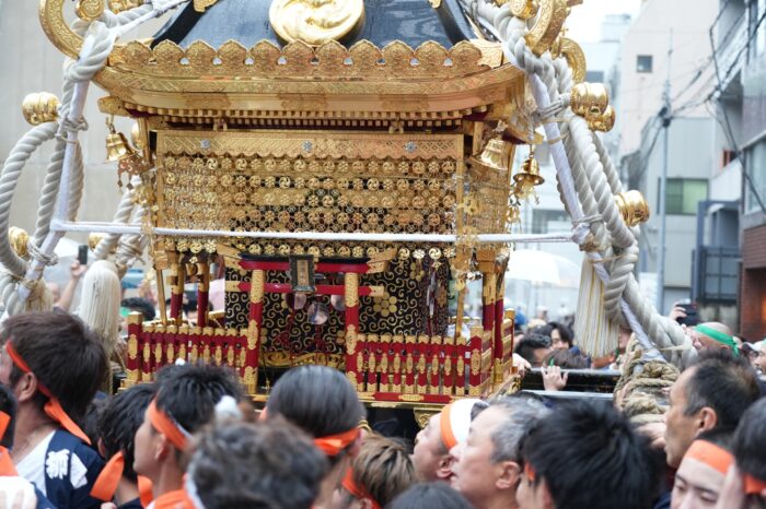 鳥越神社の本社神輿