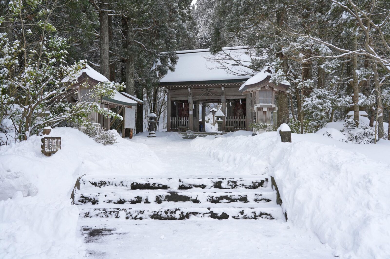 雪の真山神社