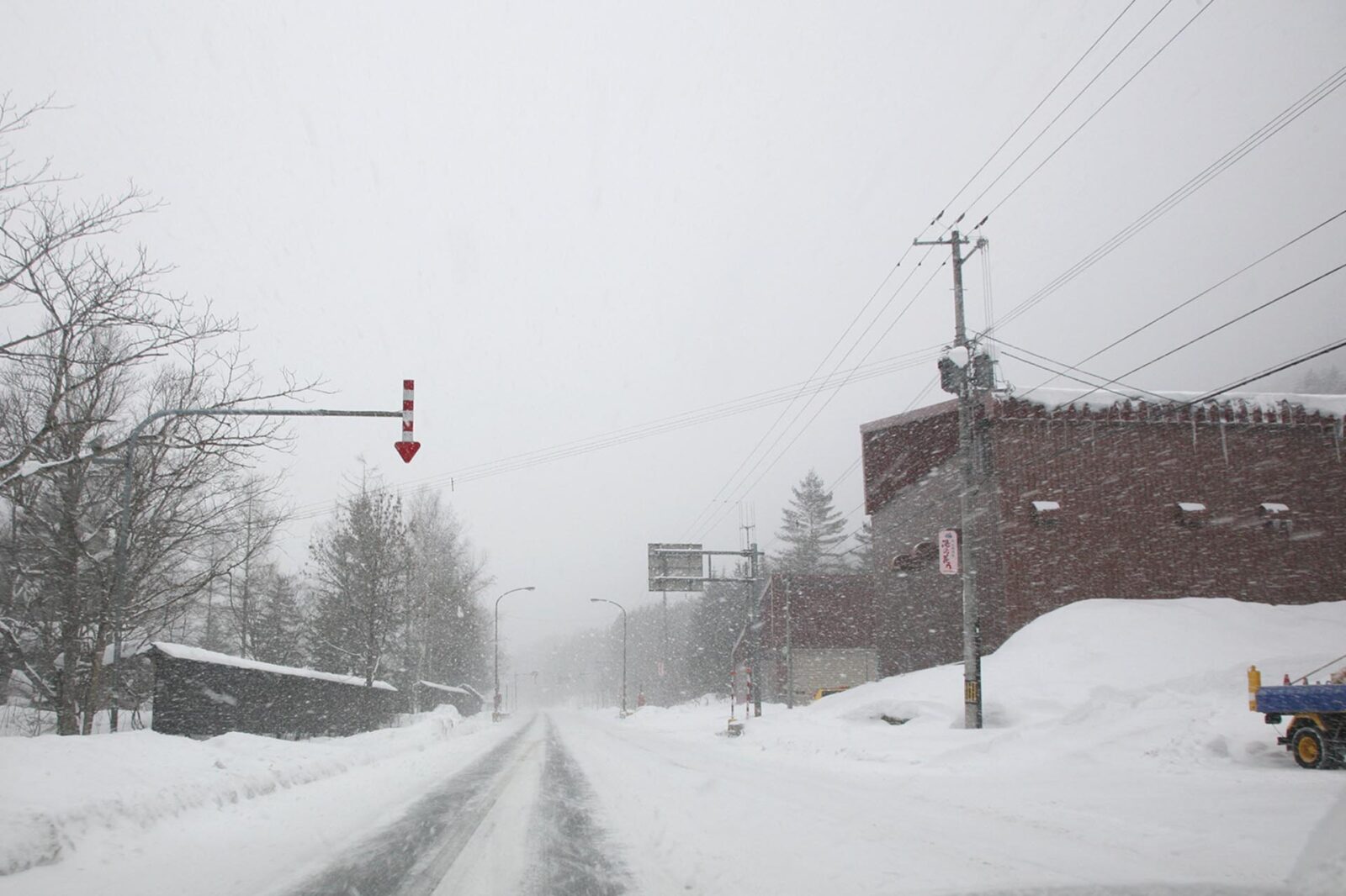 冬の北海道の道路